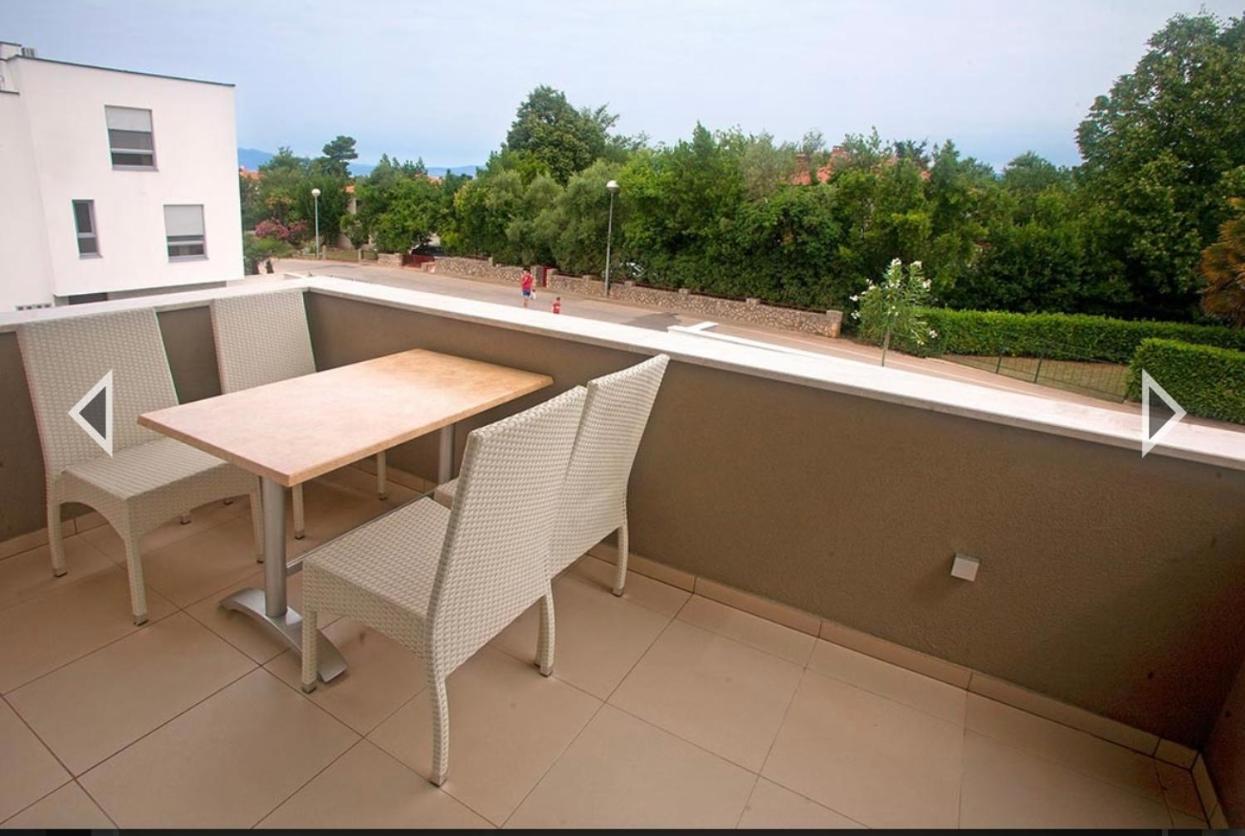Daska Apartmani Njivice Bagian luar foto